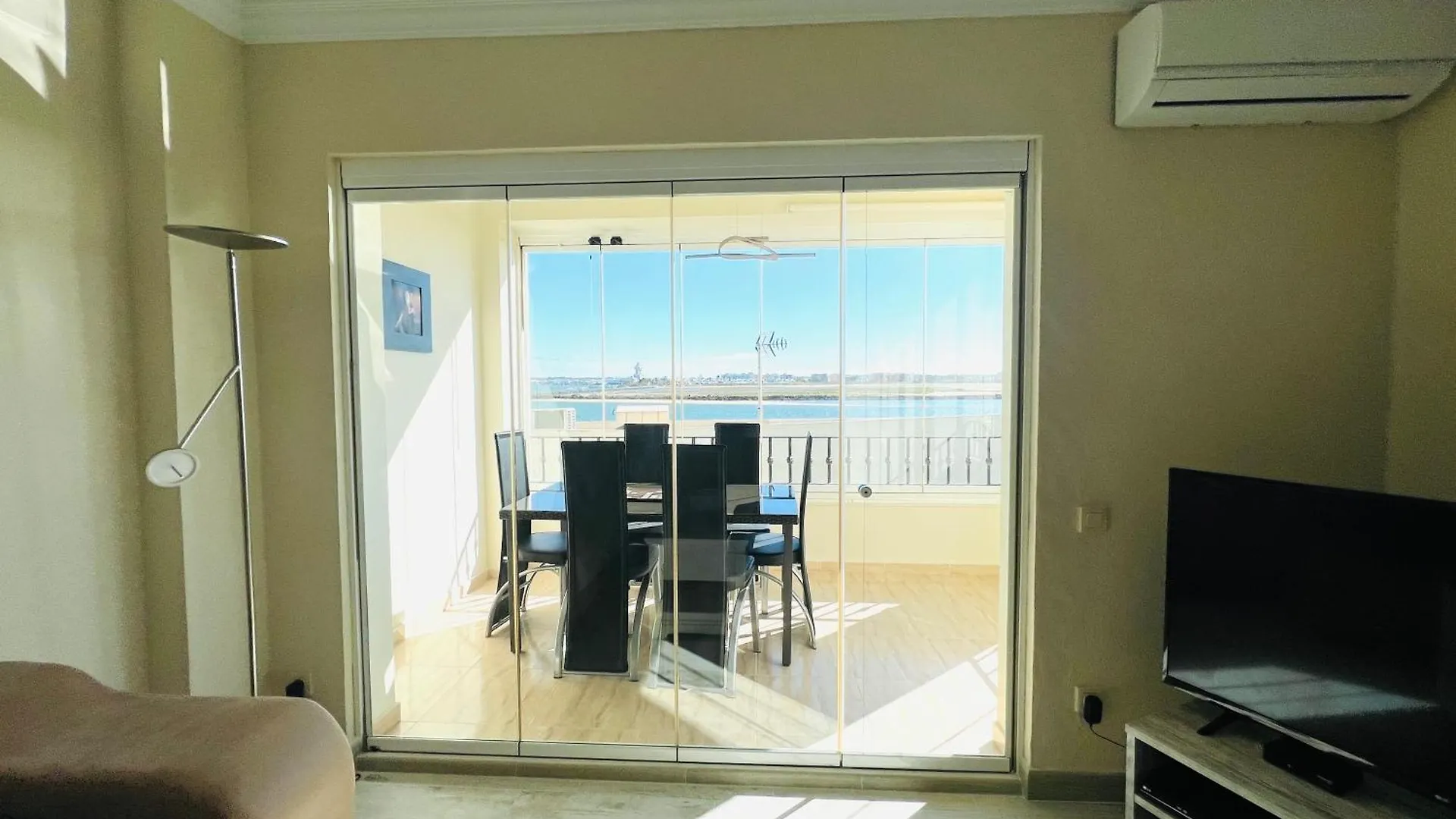 El Faro II Apartment Con Vista contacts
